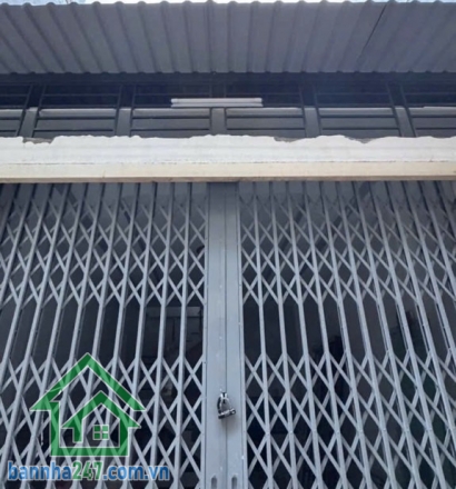 4,7 TỶ - SIÊU PHẨM NHÀ PHỐ – KÊNH TÂN HÓA – 3 TẦNG – Ở NGAY Nhà mới xây, kiên cố, không cần sửa chữa. Công năng: 2PN master, 3WC, phòng khách, bếp đầy đủ. 