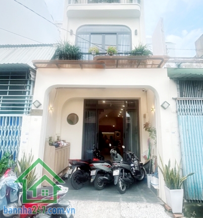 NHỈNH 6 TỶ – NHÀ 3 TẦNG HXH 8M – NGAY LÊ VĂN QUỚI – GẦN NGÃ TƯ BỐN XÃ – 48M² - 4PN, 2WC Diện tích: 4x12m, vuông đẹp. Kết cấu: 1 trệt 2 lầu, gồm 4PN, 2WC, không gian rộng rãi, thoáng mát.