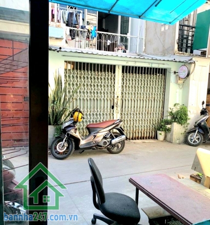 CHỈ 5,1 TỶ - MẶT TIỀN LÊ TRUNG ĐÌNH – LÔ GÓC 2 MẶT TIỀN THOÁNG - NHÀ 2 TẦNG – 75m² – 3PN – 3WC – NỞ HẬU TÀI LỘC Vị trí cực đẹp – hiếm:• Lô góc 2 mặt tiền, thông thoáng, dễ kinh doanh• Gần ĐH Công Nghiệp Thực Phẩm• Thông Lê Trọng Tấn – Tân Kỳ Tân Quý• 
