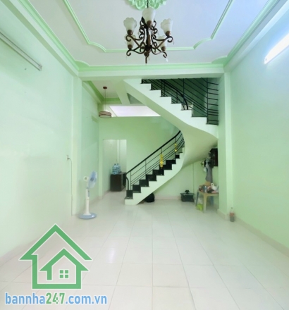 CHỈ 7,8 TỶ – NHÀ ĐẸP HXH – GẦN MẶT TIỀN – KHU DÂN TRÍ CAO – VỊ TRÍ TRUNG TÂM – GẦN NHÀ THỜ TÂN CHÍ LINH - DT: 42M² - 3 TẦNG BTCT - 4 PN, 5 WC