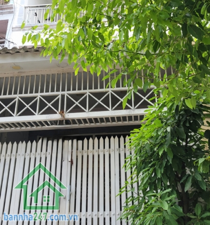 MTKD ĐƯỜNG NHỰA 16M – NGÃ TƯ BỐN XÃ – VỊ TRÍ VÀNG TÂN PHÚ DT: 73m² (4 x 18m) Nhà 1 trệt 1 lầu, 2PN, vào ở ngay, có sân phơi – sân để ô tô Đường rộng 16m, vỉa hè rộng rãi.