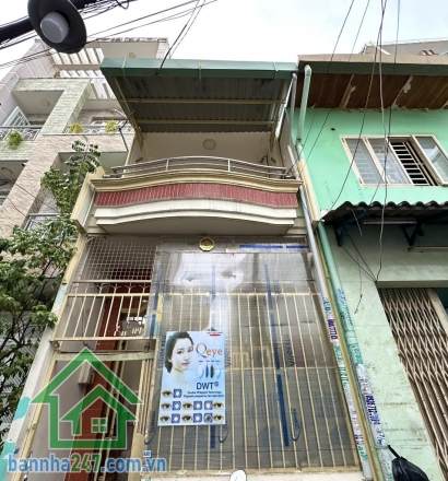 CHỈ 3,9 TỶ – HẺM 4M – CÁCH ÔTÔ ĐỖ VÀI CĂN – VÒNG XOAY LÊ ĐẠI HÀNH, ĐẦM SEN * DT 30m², sổ đẹp – chính chủ * Kết cấu 2 tầng: 2PN, 1WC * Vị trí vàng: 3 phút tới vòng xoay Lê Đại Hành, 4 phút tới chợ Đầm Sen, thông ra Bình Thới, Lạc Long Quân...