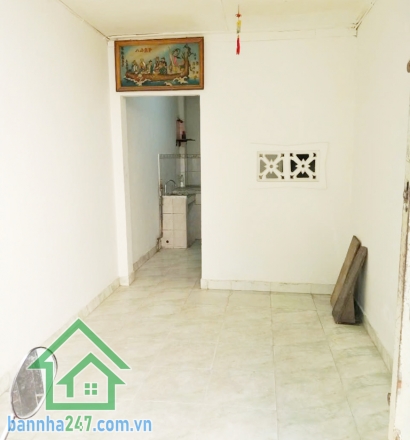 CHỈ 4 TỶ – NHÀ 3 TẦNG - DT: 18M2 - NGUYỄN DUY DƯƠNG – BÀ HẠT, QUẬN 10 – SÁT MẶT TIỀN * Diện tích gọn, nhà 1 trệt 1 lửng 1 lầu, gồm 2PN và 2WC. * Hẻm ba gác thông. chỉ vài bước ra mặt tiền đường Bà Hạt. * Vị trí trung tâm Quận 10, đầy đủ tiện ích, gần chợ,