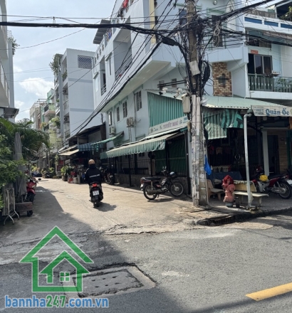 NHÀ ĐẸP 4 TẦNG – XE HƠI GẦN NHÀ – CHỦ CẦN BÁN GẤP * Kết cấu: 1 trệt 3 lầu, gồm phòng khách, bếp, 4 phòng ngủ, 4WC, sân thượng trước sau. * Hẻm 3m sạch sẽ, thông.
