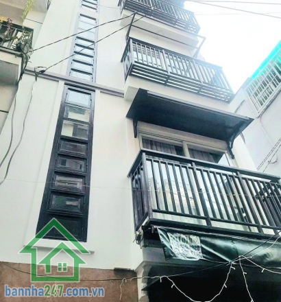 CHỈ 6,4 TỶ – HXH HỒ THỊ KỶ – 5 TẦNG BTCT – DÒNG TIỀN 17TR/THÁNG - TẶNG FULL NỘI THẤT CAO CẤP – TRUNG TÂM Q10 - 3PN – 4WC Diện tích: 23m² (DTSD: 83m²) Kết cấu: 5 tầng BTCT kiên cố – có sân thượng Công năng: 3PN – 4WC – phòng khách – bếp – ban công Tặng nội