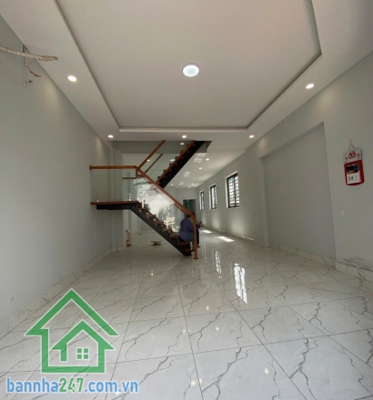BÁN GẤP NHÀ HẺM 1 SẸC LÊ VĂN QUỚI – 5PN – SÁT CHỢ – GIÁ CHỈ 5.29 TỶ Nhà đẹp – vào ở ngay – sát chợ Lê Văn Quới – Bình Tân. Diện tích lớn: 5 x 20m – sổ vuông vức.