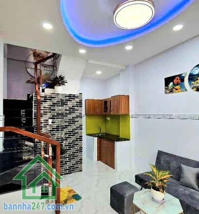 CHỈ 4,15 TỶ – HẺM Ô TÔ – SIÊU PHẨM 3 TẦNG – 19M² VUÔNG VỨC – THÔNG LẠC LONG QUÂN – TRẦN VĂN QUANG - 2PN – 3WC * DT: 3,4 × 6m = 19m² * Kết cấu: 1 trệt – 2 lầu – ban công, 2PN – 3WC – 1PK