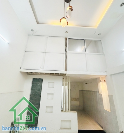 CHỈ 4,8 TỶ - NHÀ ĐẸP PHƯỜNG 13, TÂN BÌNH – DTCN 47M2 – NỞ HẬU  Diện tích: 3.9 x 12m, nở hậu 4.1m. Kết cấu: Trệt + lửng, 1 PN Master, 1 WC (có thể cải tạo thành 3 PN)
