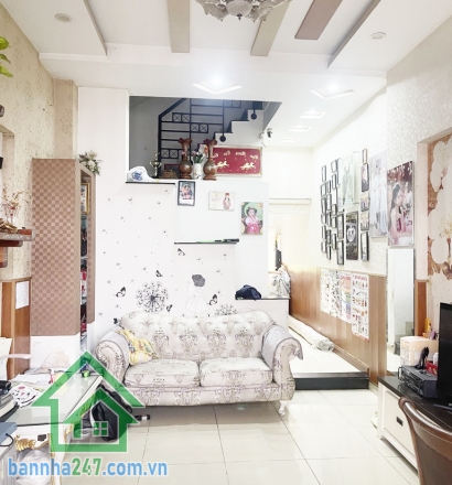 Chỉ 4,95 tỷ sở hữu ngay căn nhà tại phường Tân Thành, trung tâm Tân Phú. Diện tích 48m2, kết cấu 1 trệt 1 lầu, gồm 2 phòng ngủ, 2 nhà vệ sinh, phòng khách và bếp.