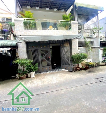 CHỈ 5,89 TỶ – HXH NHỰA THÔNG – NHÀ ĐẸP ĐƯỜNG LÔ TƯ – GIÁP TÂN PHÚ - DT: 90M² - 4PN 4WC * Diện tích: 90m² (5 x 18m) * Kết cấu: 1 trệt 1 lầu (2 tầng) Công năng 4PN - 4WC