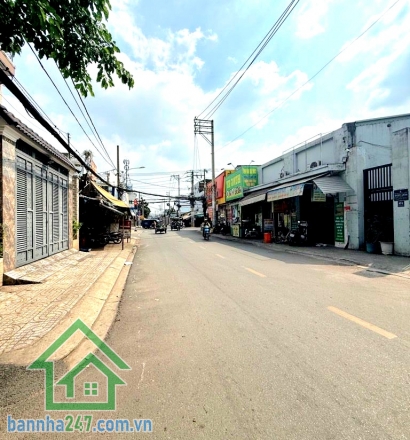 CHỈ 4,5 TỶ – HẺM 4M ĐƯỜNG SỐ 18B – NGANG LỚN HIẾM DT 65m² (7,7m x 9m) – GIÁ TỐT KHU DÂN TRÍ CAO Diện tích: 65m² – ngang 7,7m cực hiếm Hiện trạng: Nhà cấp 4 