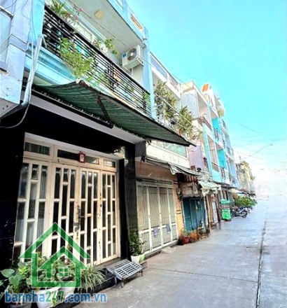 CHỈ 5,1 TỶ – NHÀ ĐẸP 2 TẦNG – 44M² (4x11)m – NGAY MÃ LÒ – TỈNH LỘ 10 – GẦN AEON MALL TÊN LỬA – 2PN, 2WC * Kết cấu: Nhà đẹp 2 tầng BTCT kiên cố, gồm 2PN – 2WC