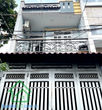 CHỈ 5,4 TỶ – HẺM 4M THÔNG - DT: 64M² (4 x 14)m - NHÀ 2 TẦNG – HƯƠNG LỘ 2 – NGAY NGÃ TƯ 4 XÃ - 2PN, 2WC Vị trí: Hẻm 4m thông, ngay Hương Lộ 2 – ngã tư 4 Xã, khu dân cư an ninh, tiện ích xung quanh: chợ, siêu thị, trường học, bệnh viện Bình Tân. 