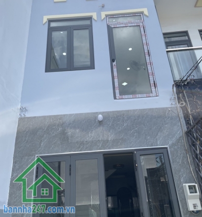 CHỈ 5,2 TỶ - BÁN NHÀ TÂN BÌNH – 56M² – 2 TẦNG – 3PN – 3WC – CHỈ 5,2 TỶ Nhà mới tinh, khách mua dọn vào ở ngay. Kết cấu: 2 tầng, có sân trước, 3PN, 3WC. 