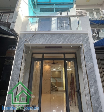 CHỈ 4,4 TỶ – NHÀ 3 TẦNG MỚI – NGAY NI SƯ HUỲNH LIÊN, GIÁP BÀU CÁT – XE HƠI ĐẬU CỬA – 32M2 – 3PN – 3WC * Nhà mới tinh, thiết kế hiện đại, gồm 1 trệt 2 lầu, 3PN - 3WC.