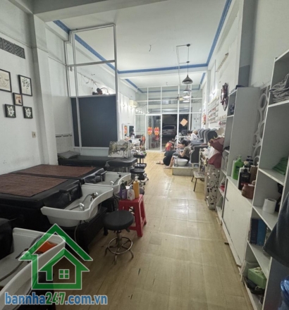 CHỦ ĐI ĐỊNH CƯ GẤP – NHÀ 2 TẦNG – 100M² – ĐƯỜNG 12M – LÊ VĂN QUỚI – CHỈ 11 TỶ DT: 100m² – 2 tầng, 3PN – 3WC, nhà thoáng, rộng rãi, đang cho thuê mặt tiền kinh doanh. 