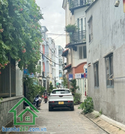 CHỈ 2,95 TỶ (BL) – HẺM BA GÁC KÊNH 19/5 – SÁT AEON TÂN PHÚ DT: 3,5 x 8,5m – 2 tầng, 2PN, 2WC – nhà còn mới, vào ở ngay Vị trí: Sát AEON Tân Phú, gần Trường Trường Trí Đức. 