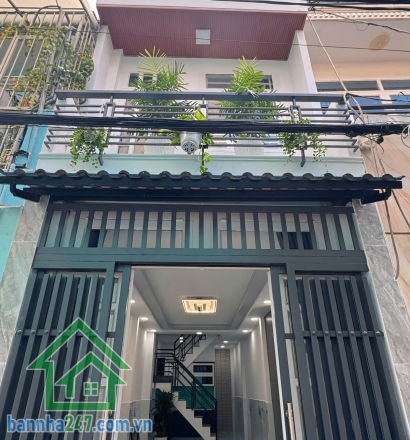 BÁN NHÀ TÂN PHÚ – GIÁ CHỈ 4,38 TỶ – NHÀ MỚI, HẺM 4M, 3PN * Diện tích: 3.05 x 12.5m – Kết cấu 3 tầng kiên cố * Công năng đầy đủ: 3PN, 2WC, ban công thoáng * Vào ở ngay. 