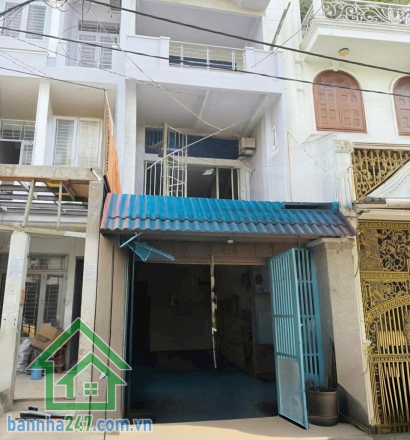 MTKD TÂN PHÚ – KHU BÀN CỜ – GIÁ TỐT CHỈ 10,29 TỶ DT: 4x20.3m (81.4m² CN). Nhà 3 tầng, tổng 8PN – 8WC. Đường nhựa 10m, thuận tiện mở văn phòng, spa, CHDV, buôn bán.