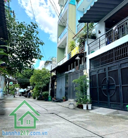 CHỈ 3,75 TỶ – NHÀ 3 TẦNG KIÊN CỐ – HẺM XE TẢI 7M THÔNG – GẦN AEON MALL – GIÁP TÂN PHÚ - DT: 32m² (3 tầng BTCT – 2PN, 2WC) Vị trí cực đẹp: vài bước ra Bình Long.