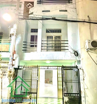 CHỈ 4,45 TỶ – VỊ TRÍ ĐẸP – HẺM XE TẢI 6M THÔNG - KỀ BÊN LÊ VĂN QUỚI – 48M² (4 x 12) – 2 TẦNG – GIÁP TÂN PHÚ Kết cấu: • Nhà 2 tầng (1 trệt 1 lầu + sân thượng)