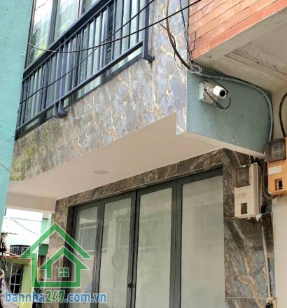 CHỈ 3,3 TỶ – NHÀ 3 TẦNG KIÊN CỐ – TRUNG TÂM QUẬN 10 – GẦN CÔNG VIÊN LÊ THỊ RIÊNG - 2PN, 2WC, PK, BẾP. DT: 15m² (1 trệt, 2 lầu – kiên cố, chắc chắn) Công năng: đầy đủ: 2PN, 2WC, phòng khách, bếp - Hiện đang cho thuê 9 triệu/tháng – thu nhập ổn định