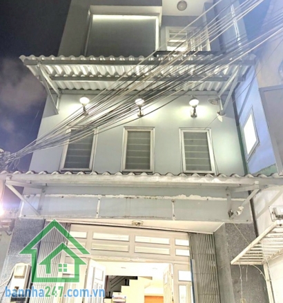 CHỈ 4,5 TỶ - NHÀ ĐẸP – HẺM THÔNG – BÌNH LONG, TÂN PHÚ - 4 PN – 3 WC  - Diện tích: 4.1 x 11m (≈ 46m²)  - Kết cấu: 1 trệt 2 lầu – 3 tầng BTCT cực kỳ chắc chắn.  Mob 0933 144 037