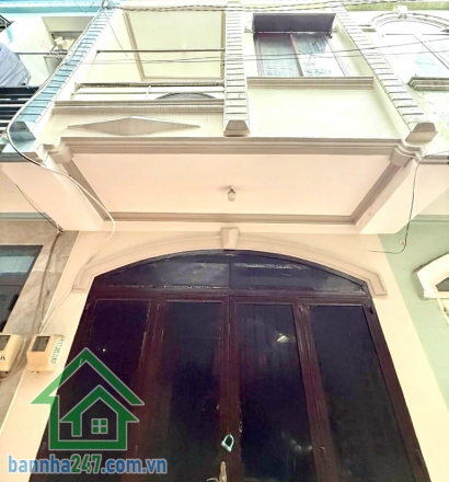 CHỈ 3,6 TỶ – TRUNG TÂM GÒ VẤP – 2 TẦNG MỚI ĐẸP – HẺM XE HƠI SÁT MẶT TIỀN QUANG TRUNG - 2PN – 2WC Diện tích: 24m² (3.5m x 7m) Kết cấu: 2 tầng – 2PN – 2WC. Hẻm 3.5m, xe hơi 4 chỗ tới cửa. Nhà mới đẹp, vào ở ngay. Vị trí trung tâm Phường 1, sát mặt tiền Đườn