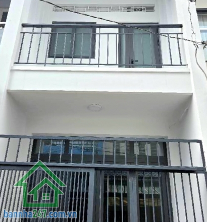CHỈ 4,6 TỶ – HXH 6M – NHÀ ĐẸP Ở NGAY – SÁT TÂN PHÚ - DT: 33M² - 2 TẦNG - 2PN 2WC • Diện tích: 33m² (3m x 11m) • Kết cấu: 1 trệt 1 lầu • Công năng: 2 PN - 2WC, BẾP, PK, BAN CÔNG
