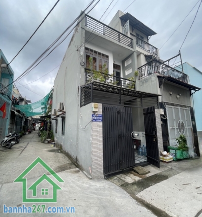 CHỈ 3,2 TỶ – NHÀ ĐẸP Ở LIỀN – HẺM XE TẢI – BÌNH TÂN • Diện tích: 4m x 12m – 48m² • Kết cấu: 1 trệt – 1 lầu • Công năng: 2 phòng ngủ – 2 WC • Nhà đẹp, gọn gàng, vào ở ngay • Hẻm ô tô – xe tải thông tứ tung • Khu dân cư đông đúc, an ninh Ưu điểm: • Nhà đang