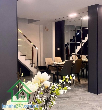 HXH TRUNG TÂM TÂN BÌNH – 3 TẦNG – 57M² – CHỈ 7,95 TỶ  Căn nhà diện tích lớn – vị trí trung tâm – phù hợp ở hoặc đầu tư lâu dài! Diện tích: 57m² – rộng rãi, dễ bố trí. Kết cấu: 3 tầng (1 trệt 2 lầu). Công năng: 3PN (có thể tách thành 4PN) – 4WC – phòng khá