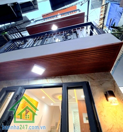 CHỈ 2,35 TỶ - NHÀ LŨY BÁN BÍCH – NHÀ MỚI 3 TẦNG – FULL NỘI THẤT - 2PN - 3WC Nhà mới đẹp, dọn vào ở ngay Vị trí: Lũy Bán Bích, Quận Tân Phú – giáp Quận 11, Quận 6 DTSD: 52m² – 3 tầng kiên cố. Kết cấu: 1 trệt 2 lầu - 2PN rộng rãi – 3WC riêng biệt