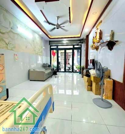 CHỈ 7,2 TỶ – SIÊU PHẨM KHU ĐẦM SEN – Tân Phú - 68m² – NHÀ ĐẸP CHẮC CHẮN – VÀO Ở NGAY – 2 TẦNG – 2PN, 2WC * Kết cấu: 1 trệt + 1 lầu, ban công thoáng, giếng trời cực sáng. Công năng: Phòng khách rộng, bếp thoải mái, 2PN – 2WC. Khu dân cư: Dân trí cao, an ni