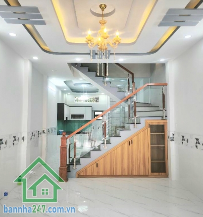 CHỈ 3,95 TỶ - NHÀ 2 TẦNG MỚI XÂY – 2 MẶT HẺM XE HƠI – KHU VIP LÊ VĂN QUỚI Mô tả: * Nhà 1 trệt 1 lầu xây mới 100%, thiết kế hiện đại. * 2PN, 2WC, công năng đầy đủ, vào ở ngay. * Diện tích: 4x12m – vuông vức, không lộ giới. 