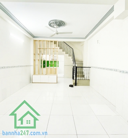 CHỈ 5,5 TỶ - HẺM XE HƠI – KẾ BIG C TRƯỜNG CHINH – TÂN PHÚ - 4PN – 3WC  DT: 41m² – 3 Tầng – 4PN – 3WC Nhà mới, vào ở ngay – Hẻm xe hơi thông thoáng - Khu dân trí cao, an ninh tốt. Nhà còn mới, thích hợp gia đình đông người. 