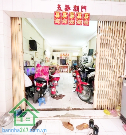 NHÀ SÁT MẶT TIỀN – HẺM XE HƠI – GẦN ĐẦM SEN - 48m² – 2 Tầng – 2PN – 2WC. DT: 48m² – 2 Tầng – 2PN – 2WC Giá chỉ 5,5 TỶ Vị trí cực đẹp, sát MT, thông Hoà Bình – Lũy Bán Bích, tiện đi lại. 