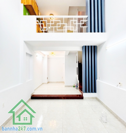 NHÀ MỚI – 4 TẦNG BTCT KIÊN CỐ – GIÁP TÂN PHÚ –3PN, 2WC. NHỈNH 4 TỶ Diện tích: 32m² (4x8m). Kết cấu: 1 trệt, 1 lửng, 2 lầu – 3PN, 2WC. Nhà đẹp, thiết kế hiện đại. 