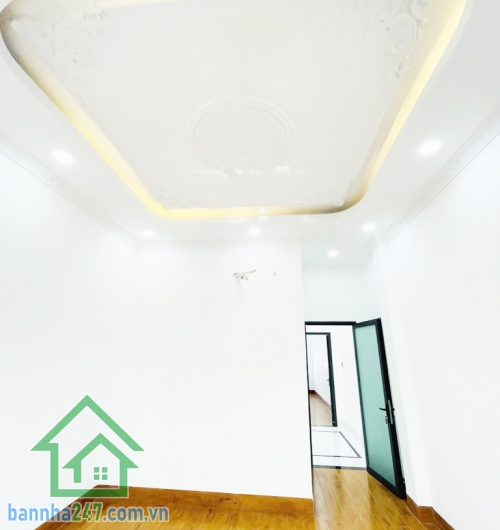 BÁN NHÀ ĐẸP 74M² – HẺM 5M – TÊN LỬA – BÌNH TÂN – GẦN AEON – CHỈ 6,2 TỶ Nhà 1 trệt 1 lầu, 3PN, 3WC, sân trước sau thoáng mát.   Diện tích 4 x 18.5m, sổ A4 vuông