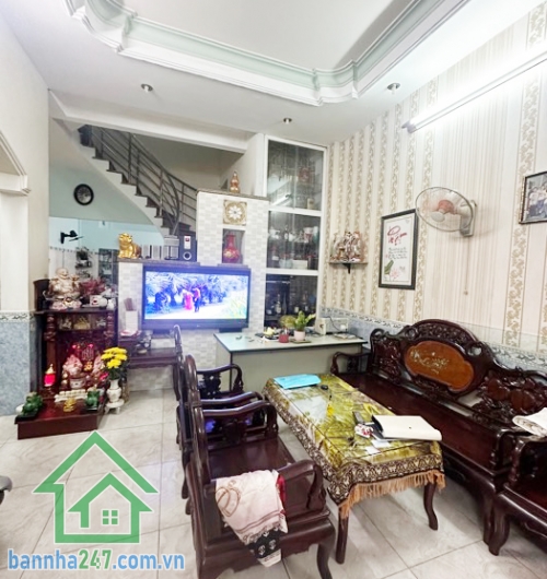 CHỈ 19.5 TỶ – MẶT TIỀN BÀU CÁT, TÂN BÌNH Cơ hội hiếm sở hữu mặt tiền ngay khu Bàu Cát – trung tâm Tân Bình. Nhà BTCT chắc chắn: 1 trệt 2 lầu + sân thượng trước sau. Công năng: 8PN, 6WC, không gian thoáng mát, sạch sẽ.