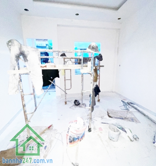 CHỈ HƠN 3 TỶ – NHÀ 2 TẦNG – HẺM XE HƠI TỚI CỬA Ngay Chiến Lược – Tân Hoà Đông – Bình Tân – Sát AEON Mall DT: 36m² (4x9m) – Nhà mới xây 100% Kết cấu: 1 trệt 1 lầu. 2PN, 2WC