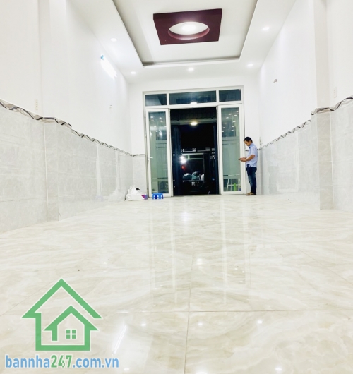 NHỈNH 6 TỶ - SIÊU PHẨM BÌNH TÂN – GIÁP TÂN PHÚ – NHÀ 2 TẦNG – 92m² – HẺM 6M - Ô TÔ VÀO NHÀ – CHỈ 7.05 TỶ Diện tích: 92m² (4 x 23m), sổ vuông vức. Kết cấu: 1 trệt, 1 lầu BTCT. 