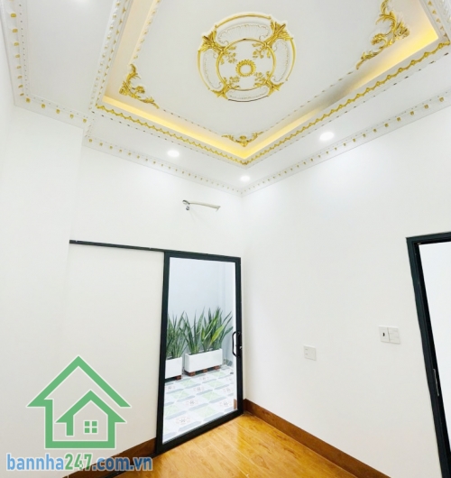 BÁN NHÀ ĐẸP 74M² – HẺM 5M – TÊN LỬA – BÌNH TÂN – GẦN AEON – CHỈ 6,2 TỶ Nhà 1 trệt 1 lầu, 3PN, 3WC, sân trước sau thoáng mát.   Diện tích 4 x 18.5m, sổ A4 vuông