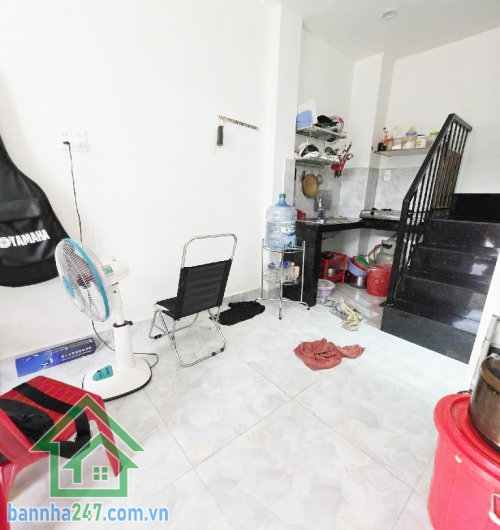 CHỈ NHỈNH 2 TỶ – 100M RA GÒ DẦU  - MT ĐƯỜNG 6M  – 2 TẦNG – DÒNG TIỀN 6TR/THÁNG Diện tích: 16m² vuông vức. Kết cấu: 2 tầng, gồm 1PN, 2WC, có ban công thoáng mát. 
