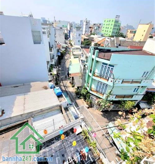 CHỈ 6 TỶ – NHÀ 5 TẦNG KIÊN CỐ – HẺM 5M XE HƠI – P. BÌNH TRỊ ĐÔNG – DT 40M² (4x10) – FULL NỘI THẤT CAO CẤP Vị trí: Hẻm 5m thông, cách mặt tiền 50m, di chuyển AEON Bình Tân chỉ 5 phút. Kết cấu: 1 trệt, 3 lầu, sân thượng. Tổng 3PN, 3WC.