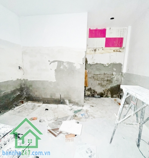 CHỈ HƠN 3 TỶ – NHÀ 2 TẦNG – HẺM XE HƠI TỚI CỬA Ngay Chiến Lược – Tân Hoà Đông – Bình Tân – Sát AEON Mall DT: 36m² (4x9m) – Nhà mới xây 100% Kết cấu: 1 trệt 1 lầu. 2PN, 2WC