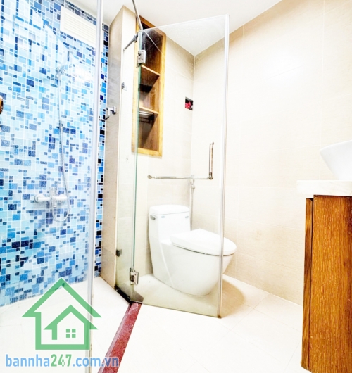 NHÀ MỚI – 4 TẦNG BTCT KIÊN CỐ – GIÁP TÂN PHÚ –3PN, 2WC. NHỈNH 4 TỶ Diện tích: 32m² (4x8m). Kết cấu: 1 trệt, 1 lửng, 2 lầu – 3PN, 2WC. Nhà đẹp, thiết kế hiện đại. 