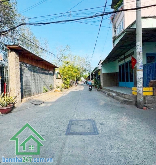 BÁN NHÀ ĐẸP 74M² – HẺM 5M – TÊN LỬA – BÌNH TÂN – GẦN AEON – CHỈ 6,2 TỶ Nhà 1 trệt 1 lầu, 3PN, 3WC, sân trước sau thoáng mát.   Diện tích 4 x 18.5m, sổ A4 vuông