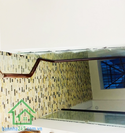 NHỈNH 6 TỶ - SIÊU PHẨM BÌNH TÂN – GIÁP TÂN PHÚ – NHÀ 2 TẦNG – 92m² – HẺM 6M - Ô TÔ VÀO NHÀ – CHỈ 7.05 TỶ Diện tích: 92m² (4 x 23m), sổ vuông vức. Kết cấu: 1 trệt, 1 lầu BTCT. 