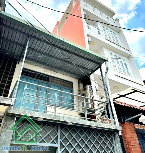 CHỈ 4,4 TỶ – NHÀ 2 TẦNG – GẦN CHỢ TÂN HƯƠNG – SÁT AEON TÂN PHÚ - HẺM 3,5–4M – GẦN MẶT TIỀN – Ở NGAY Diện tích: 36m² (3,4m x 11m) Kết cấu: 1 trệt + 1 lầu Công năng: 2 Phòng ngủ – 2 WC