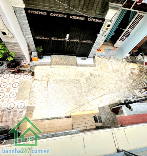 CHỈ 4,4 TỶ – NHÀ 2 TẦNG – GẦN CHỢ TÂN HƯƠNG – SÁT AEON TÂN PHÚ - HẺM 3,5–4M – GẦN MẶT TIỀN – Ở NGAY Diện tích: 36m² (3,4m x 11m) Kết cấu: 1 trệt + 1 lầu Công năng: 2 Phòng ngủ – 2 WC
